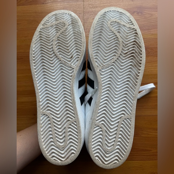 Adidas Superstar white core black stripes size 8.5 Women’s - Picture 5 of 6